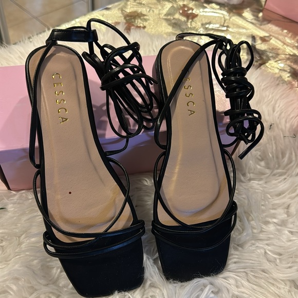 BLACK LACE UP SANDAL SIZE 8 NEW NEVER WORN - Picture 2 of 4